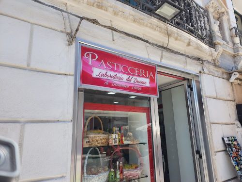 Foto di Cannoli siciliani. Pasticceria del Duomo