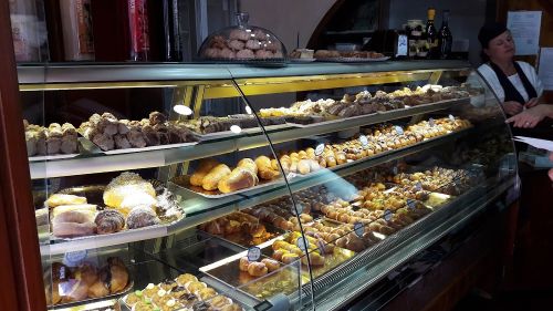 Foto di Pasticceria Artigianale - Babà Napoli