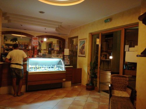 Foto di Staropoli Nicola Daniele Bar Gelateria Polo Sud